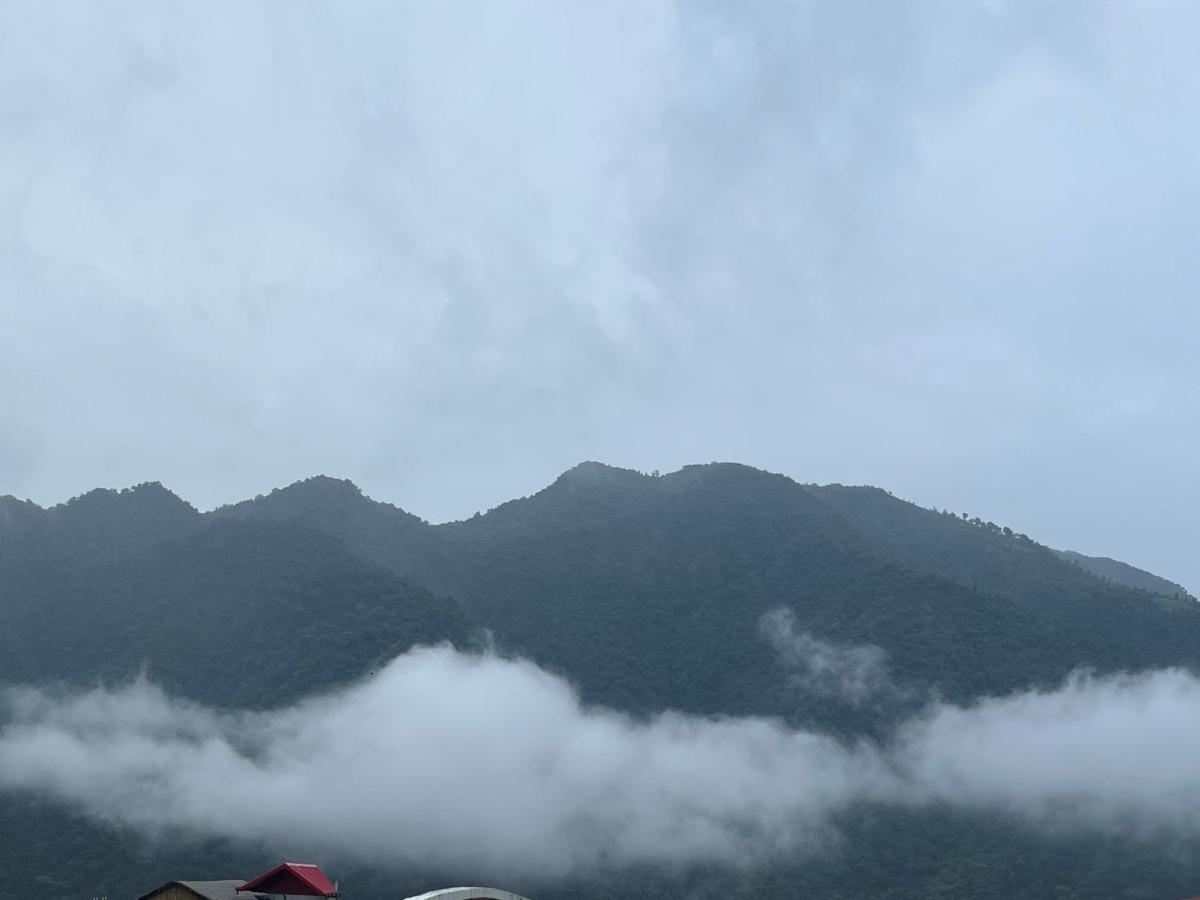 Rishikesh Adiyogi Hotel Bagian luar foto